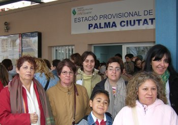 lobby_dones_estaciotren.jpg, 23 KB